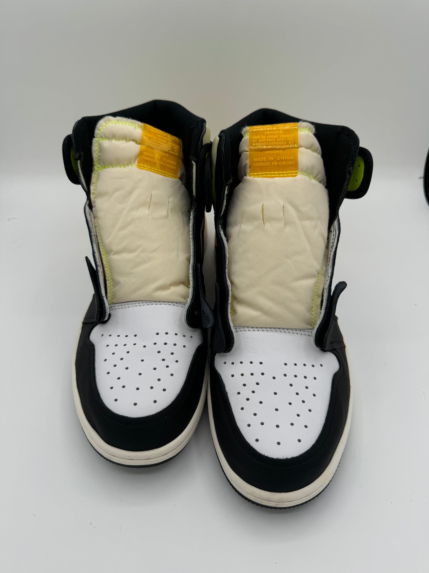 JORDAN 1 VOLT SIZE 11 (USEDSHOE-139)